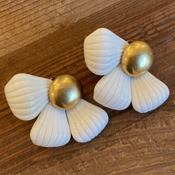 Tuckernuck Jewelry - Tuckernuck Kaitlin Earrings White Gold Petal Clip-On